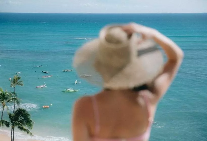 Отель Kaimana Beach