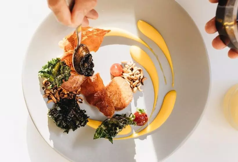 Отель Kaimana Beach