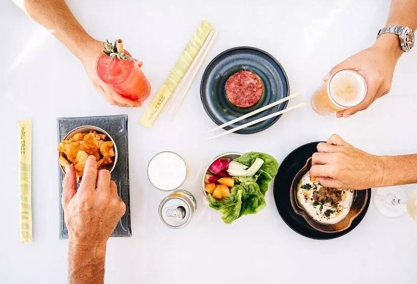 Отель Kaimana Beach