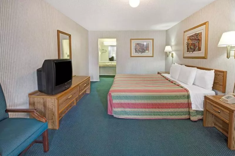 בית מלון כפרי Knights Inn South Houston