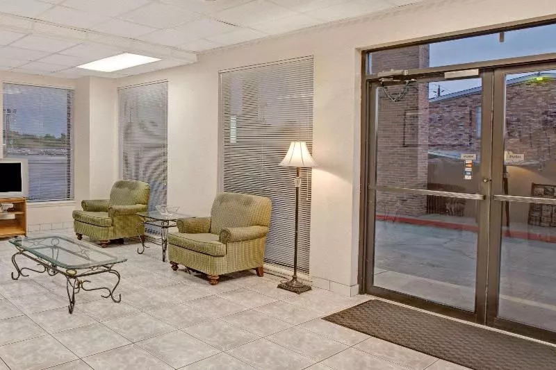 בית מלון כפרי Knights Inn South Houston