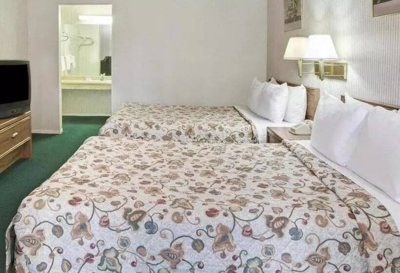 בית מלון כפרי Knights Inn South Houston