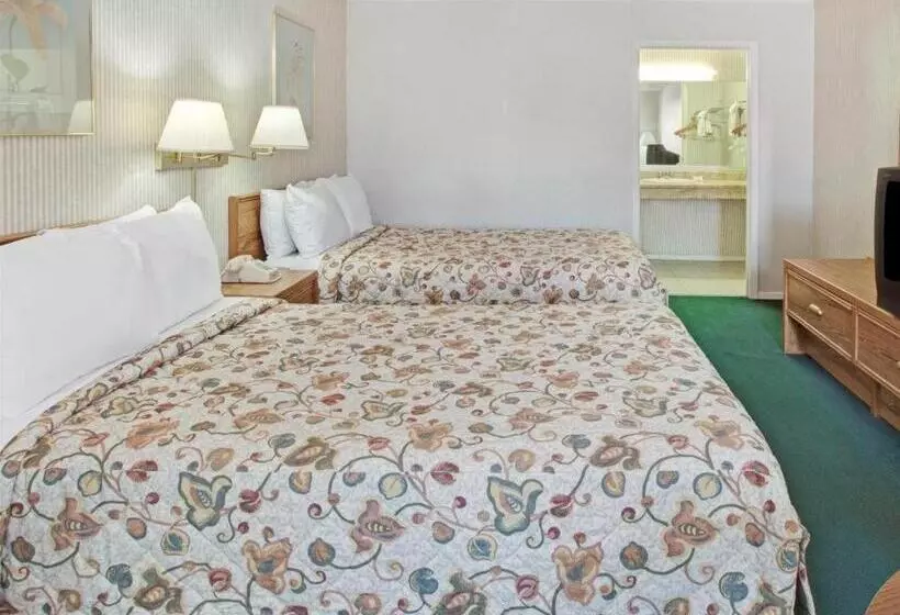 בית מלון כפרי Knights Inn South Houston