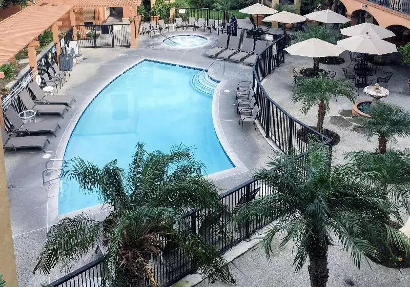 فندق Mainstay Suites Orange County John Wayne Airport