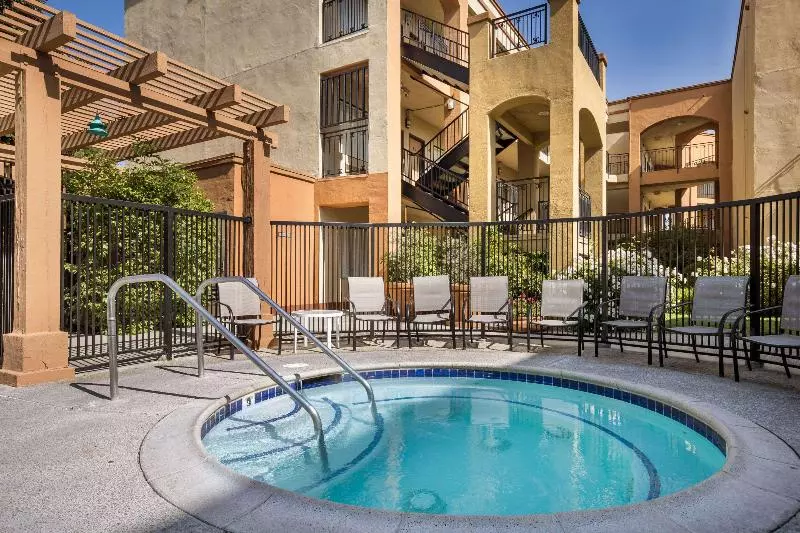 فندق Mainstay Suites Orange County John Wayne Airport