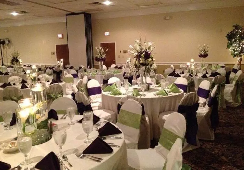 فندق Merry Acres Inn