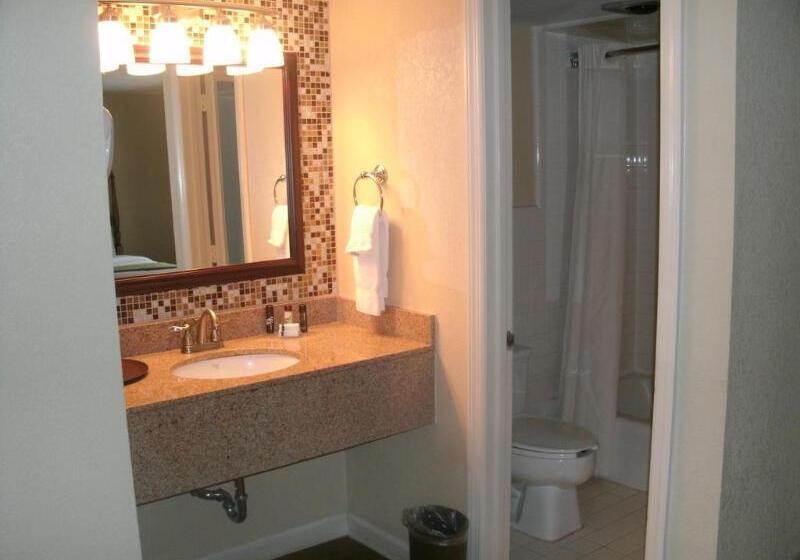 هتل Merry Acres Inn