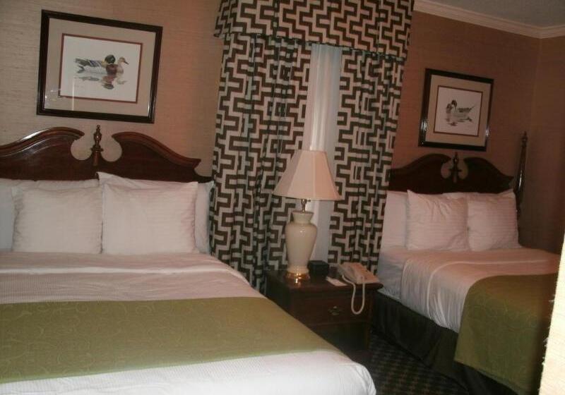 هتل Merry Acres Inn