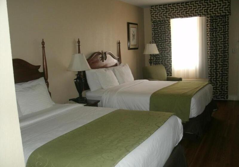 هتل Merry Acres Inn