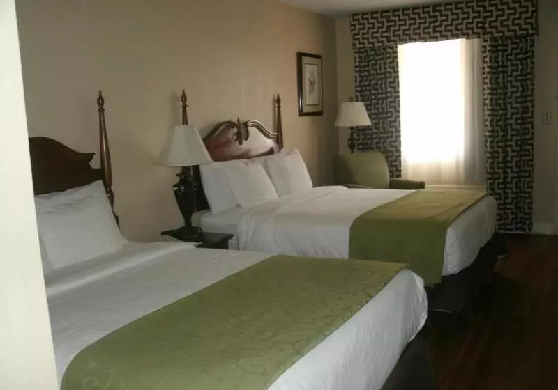 فندق Merry Acres Inn