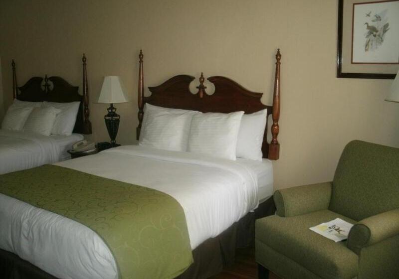 هتل Merry Acres Inn