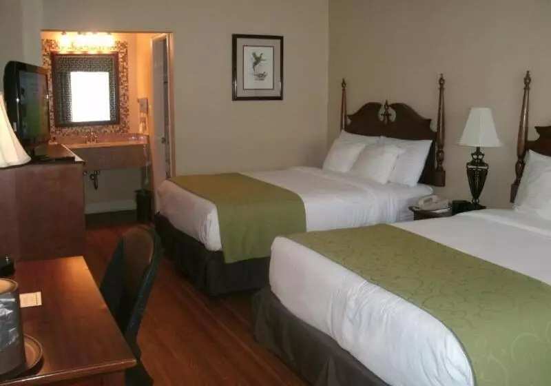 فندق Merry Acres Inn