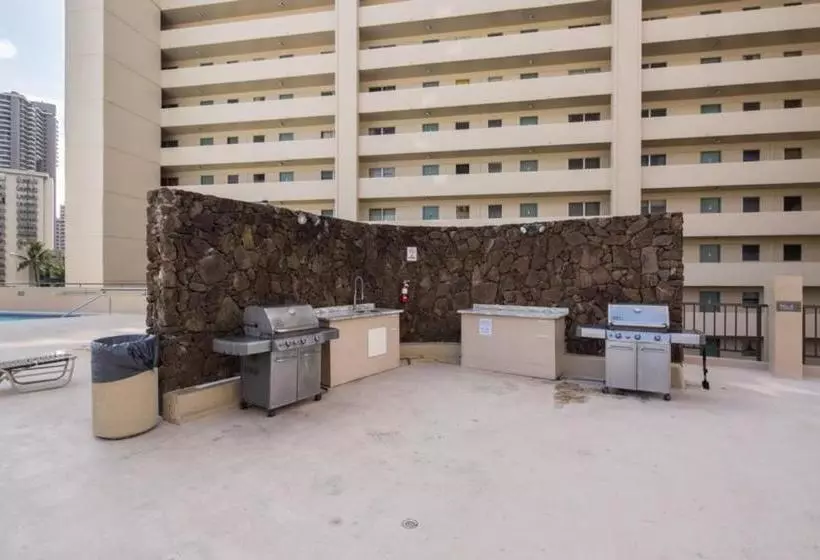 Hawaiian Monarch - Gym & Pool - Walk To The Beach Hotel Room