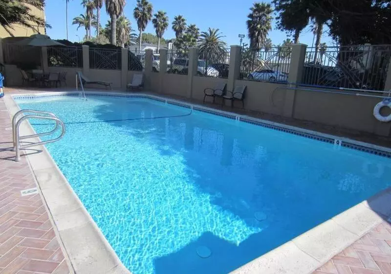 فندق Pacific Shores Inn