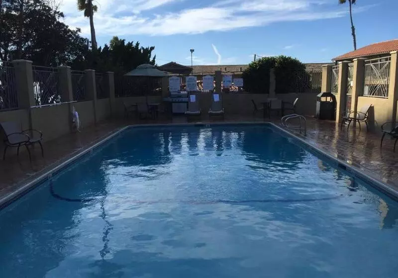 فندق Pacific Shores Inn