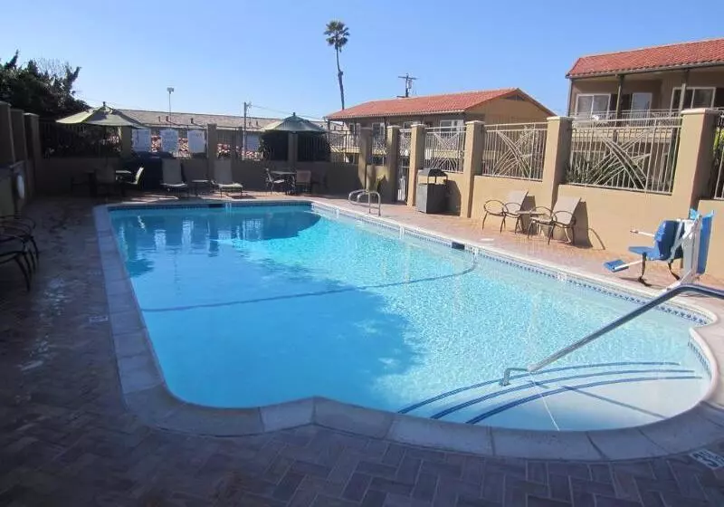 فندق Pacific Shores Inn