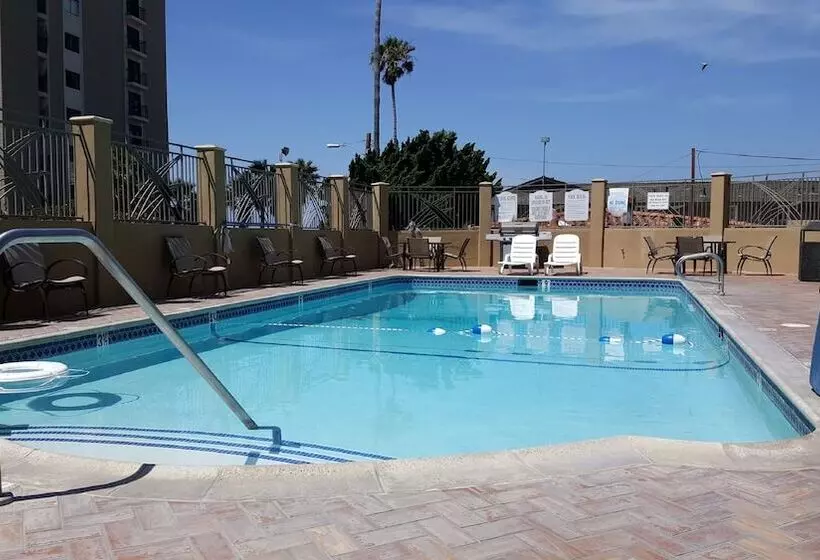 فندق Pacific Shores Inn