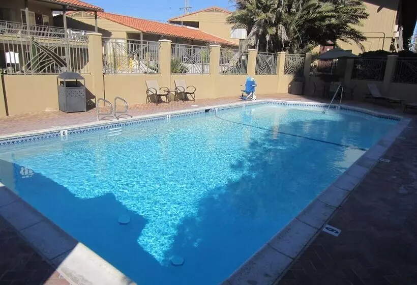 فندق Pacific Shores Inn