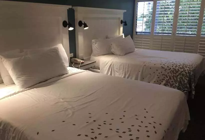 فندق Pacific Shores Inn