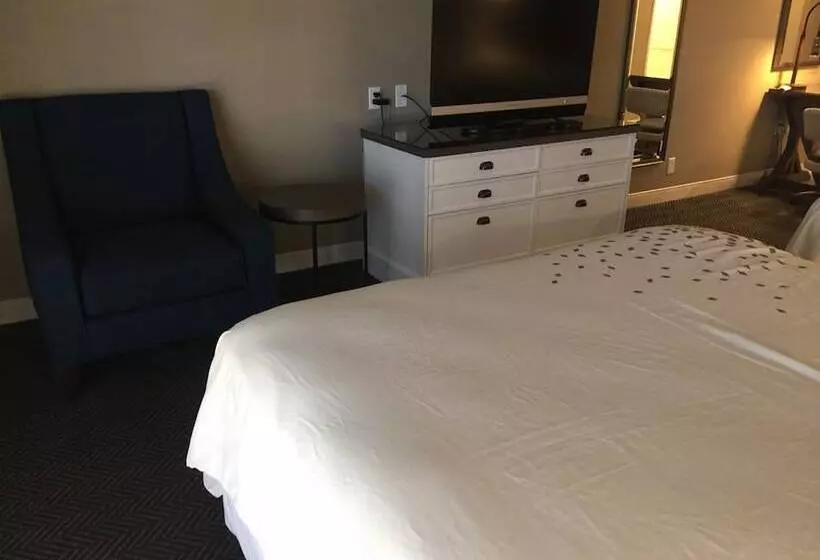 فندق Pacific Shores Inn