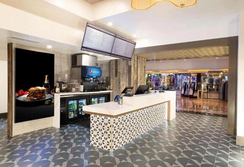 هتل Peppermill Resort Spa Casino