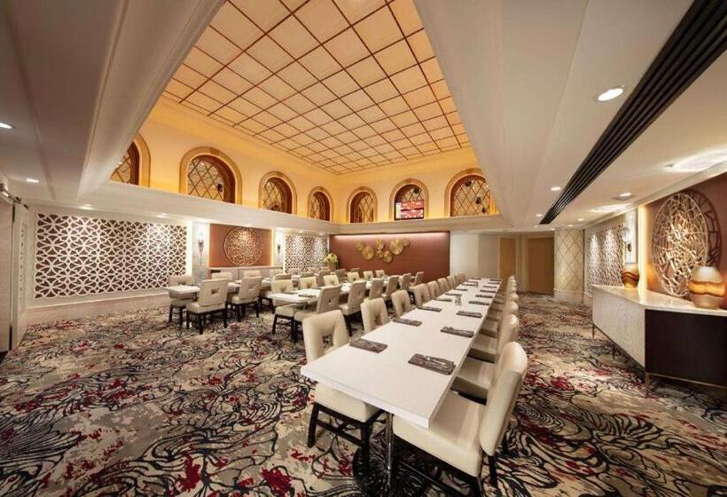 هتل Peppermill Resort Spa Casino