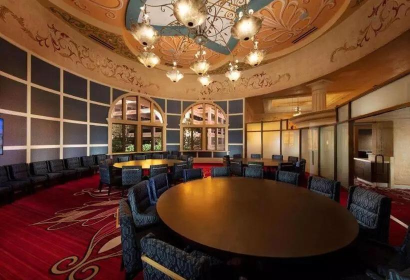 Отель Peppermill Resort Spa Casino