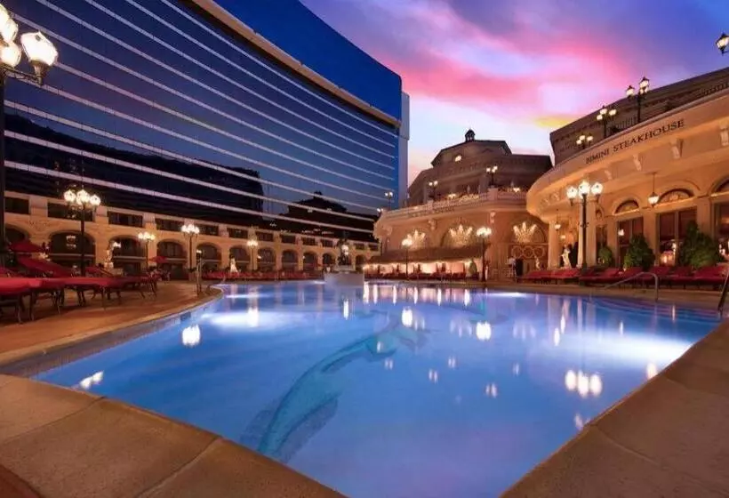 Отель Peppermill Resort Spa Casino