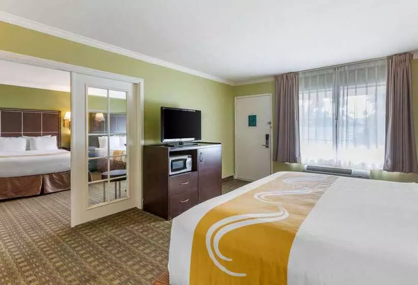 The Buena Park Hotel & Suites