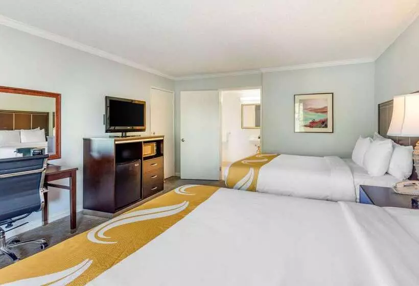 The Buena Park Hotel & Suites