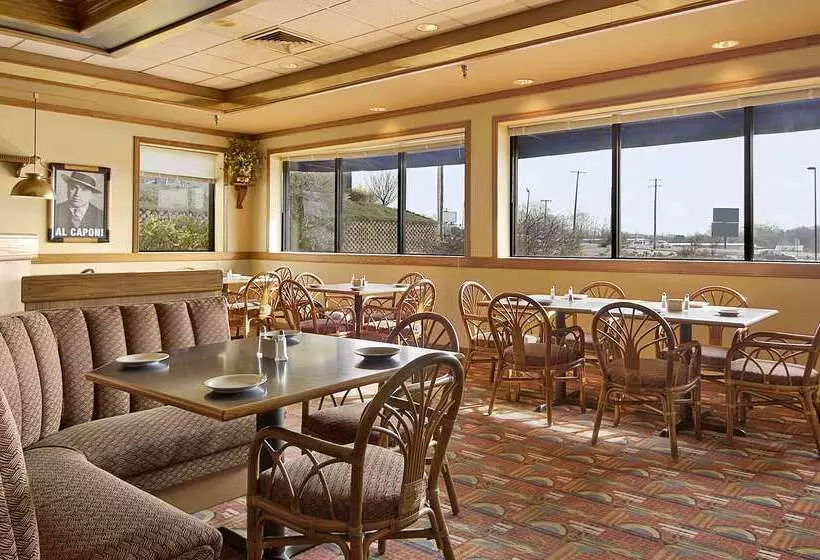 בית מלון כפרי Ramada By Wyndham Batesville