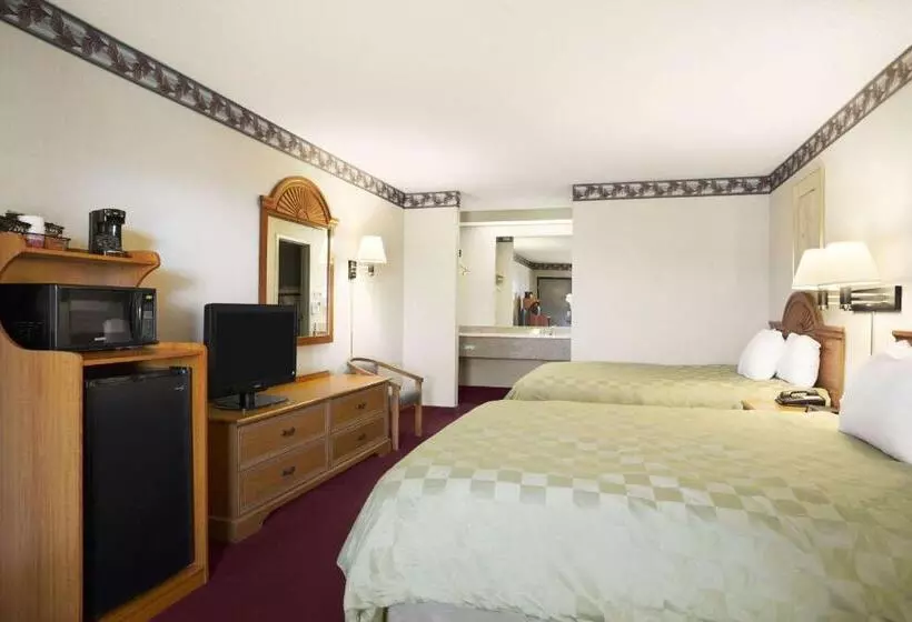 בית מלון כפרי Ramada By Wyndham Batesville