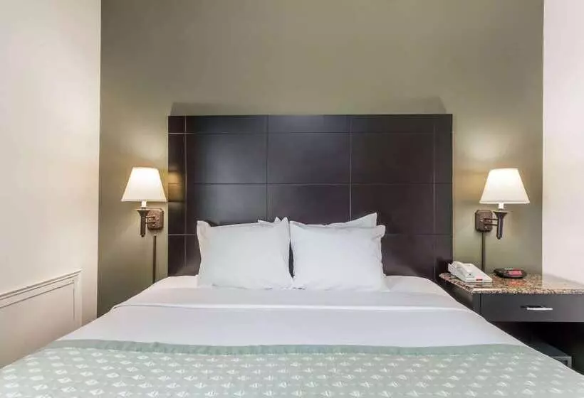 فندق Ramada By Wyndham Newburgh/west Point