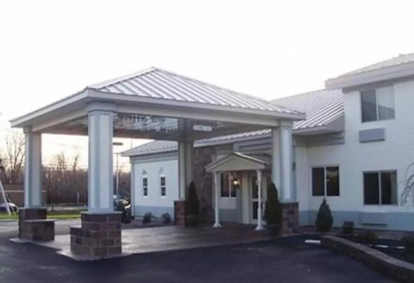 فندق Travelodge By Wyndham Watertown