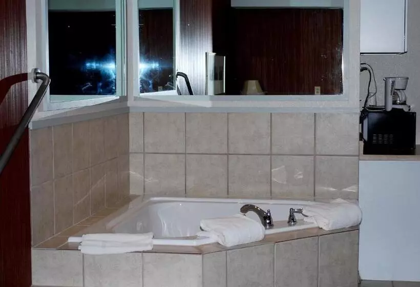 فندق Travelodge By Wyndham Watertown