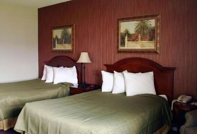 فندق Travelodge By Wyndham Watertown