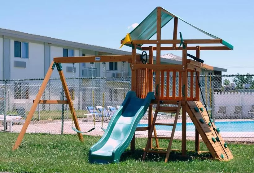 فندق Travelodge By Wyndham Watertown