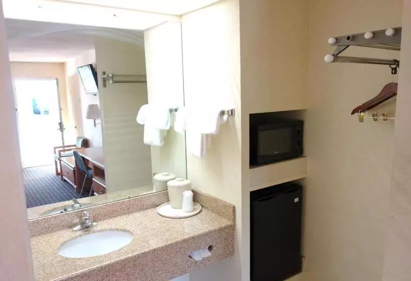 호텔 Vip Inn And Suites