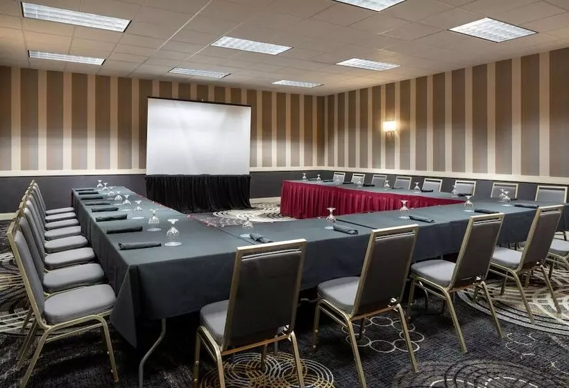 Отель Wyndham Phoenix Airport Tempe