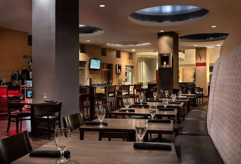 Отель Wyndham Phoenix Airport Tempe