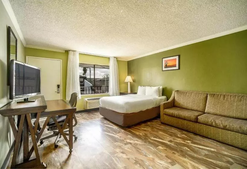 The Buena Park Hotel & Suites