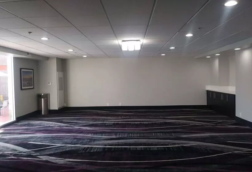 فندق Best Western Plus Commerce