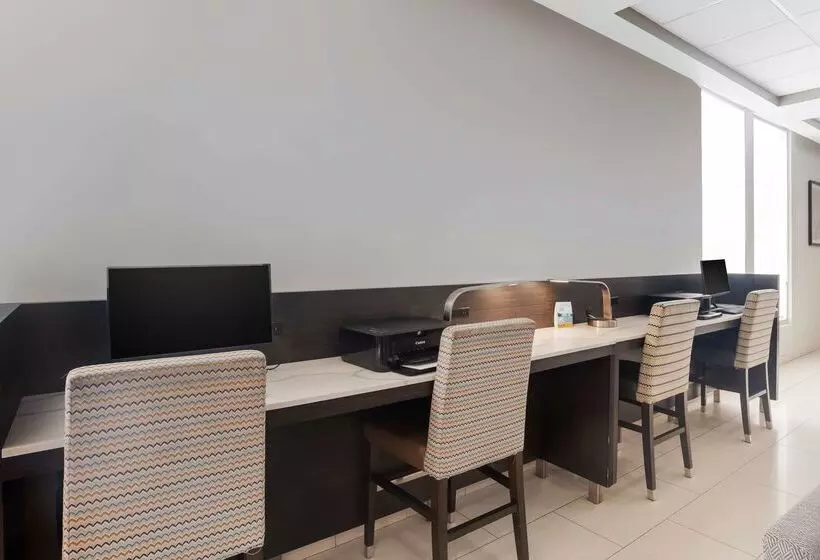 فندق Best Western Plus Commerce