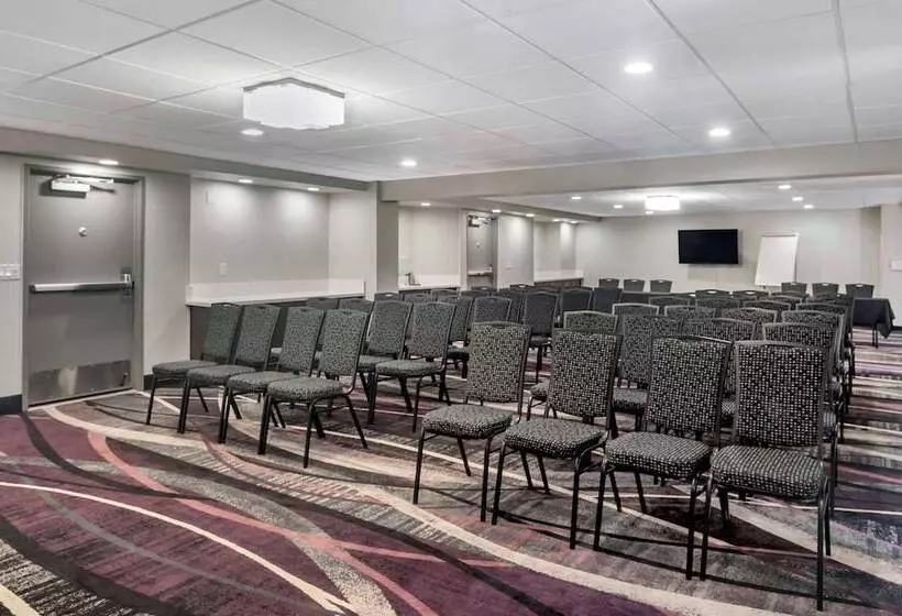 فندق Best Western Plus Commerce