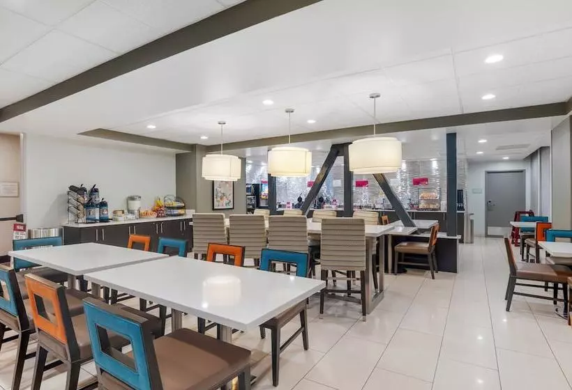 فندق Best Western Plus Commerce