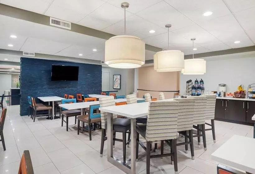 فندق Best Western Plus Commerce