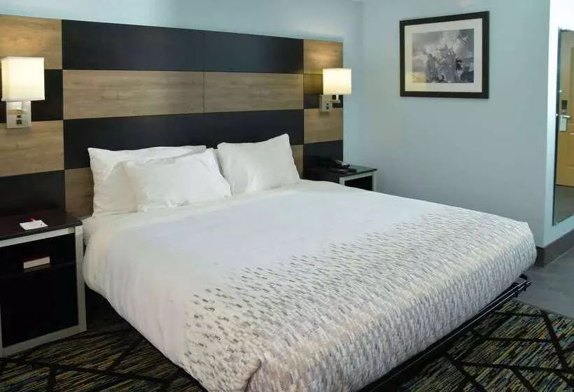 Отель Clarion Pointe Jacksonville Near Camp Lejeune