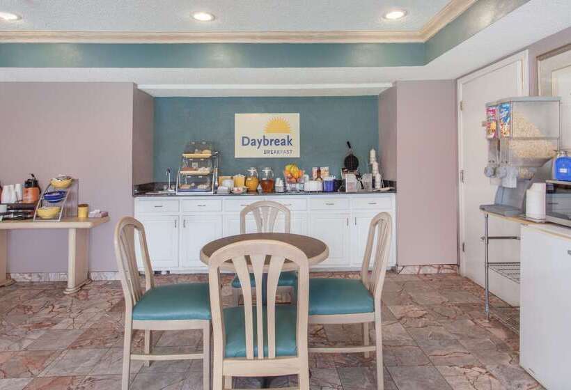 Отель Days Inn By Wyndham Decatur Priceville I 65 Exit 334