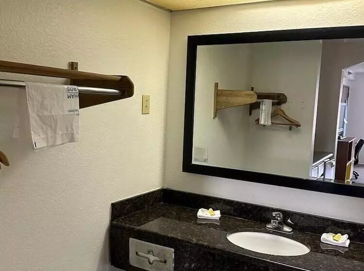 فندق Days Inn By Wyndham Decatur Priceville I 65 Exit 334