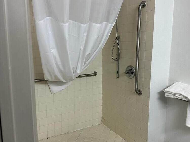 Отель Days Inn By Wyndham Decatur Priceville I 65 Exit 334